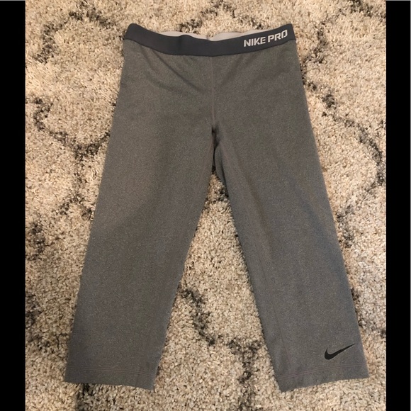 Nike Pants - Nike Pro Nike cropped leggings